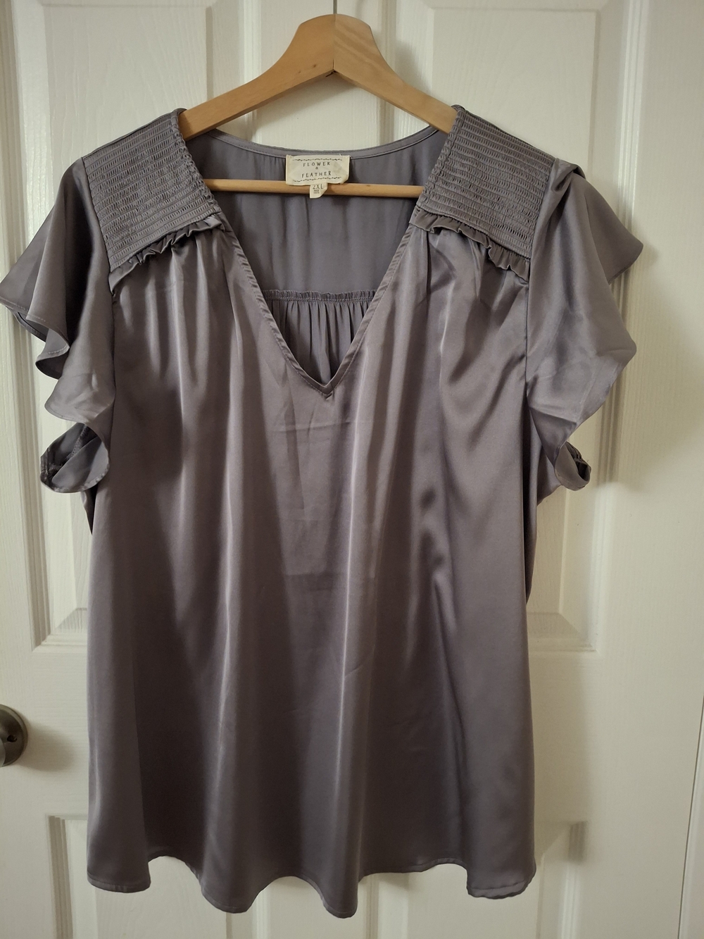 FLOWER & FEATHER Lavender-Gray Satin V-Neck Flutter Sleeve Top